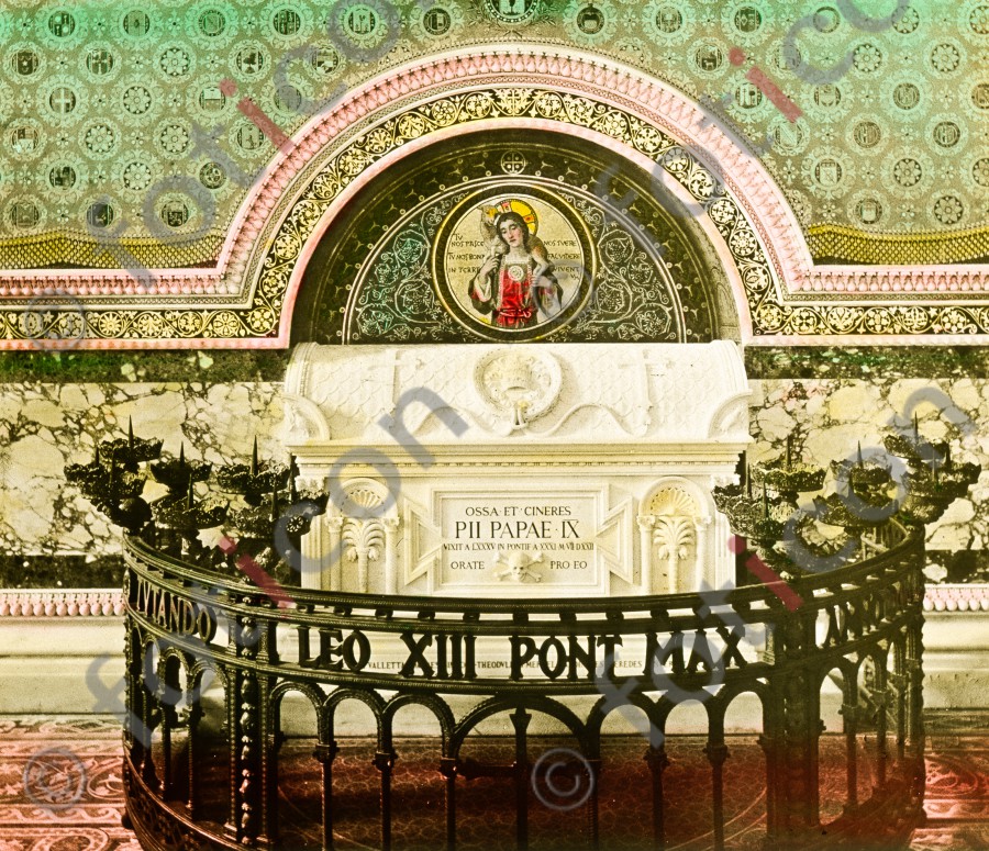 Grabmal Pius IX. | Tomb of Pius IX. - Foto foticon-simon-037-029.jpg | foticon.de - Bilddatenbank für Motive aus Geschichte und Kultur